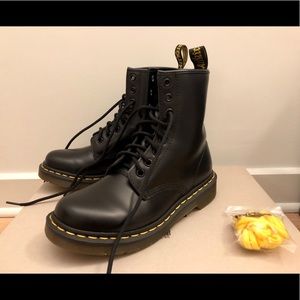 Dr. Martens Women's 1460 Smooth